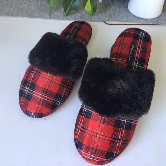 Victoria Secret Slippers - Picture 1 of 6
